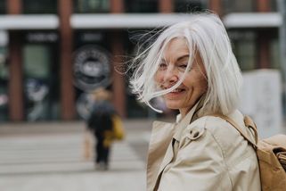 Neviditelné? Očima starý holky: Pokud je nějaká žena 50+ neviditelná, může si za to sama - Proženy.cz
